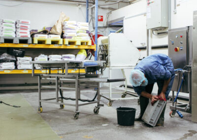 Voor een fris huis of nette werkplek kies je Direct Cleaning Service B.V., jouw schoonmaakbedrijf in Beverwijk voor particulieren, kantoren, winkels en VvE’s. We verzorgen periodieke schoonmaak, eenmalige schoonmaak, glasbewassing en oplevering.