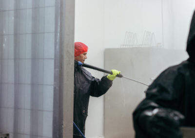 Voor een fris huis of nette werkplek kies je Direct Cleaning Service B.V., jouw schoonmaakbedrijf in Beverwijk voor particulieren, kantoren, winkels en VvE’s. We verzorgen periodieke schoonmaak, eenmalige schoonmaak, glasbewassing en oplevering.