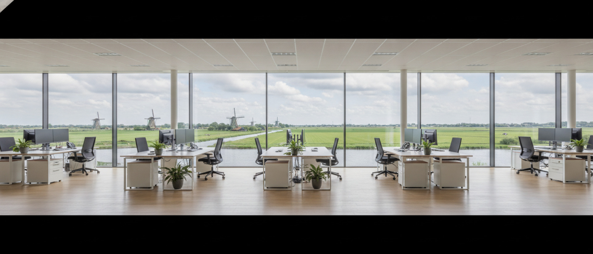 Bij Direct Cleaning Service B.V. krijg je in Kinderdijk een betrouwbare schoonmaakpartner voor kantoren, woningen en opleveringen. Wij verzorgen kantoorschoonmaak, glasbewassing, vloeronderhoud en algemene reiniging met vaste afspraken en een&hellip;